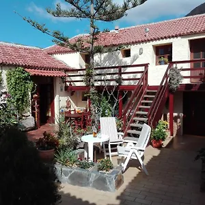 https://finca-patio-canario.adeje-hotels.com